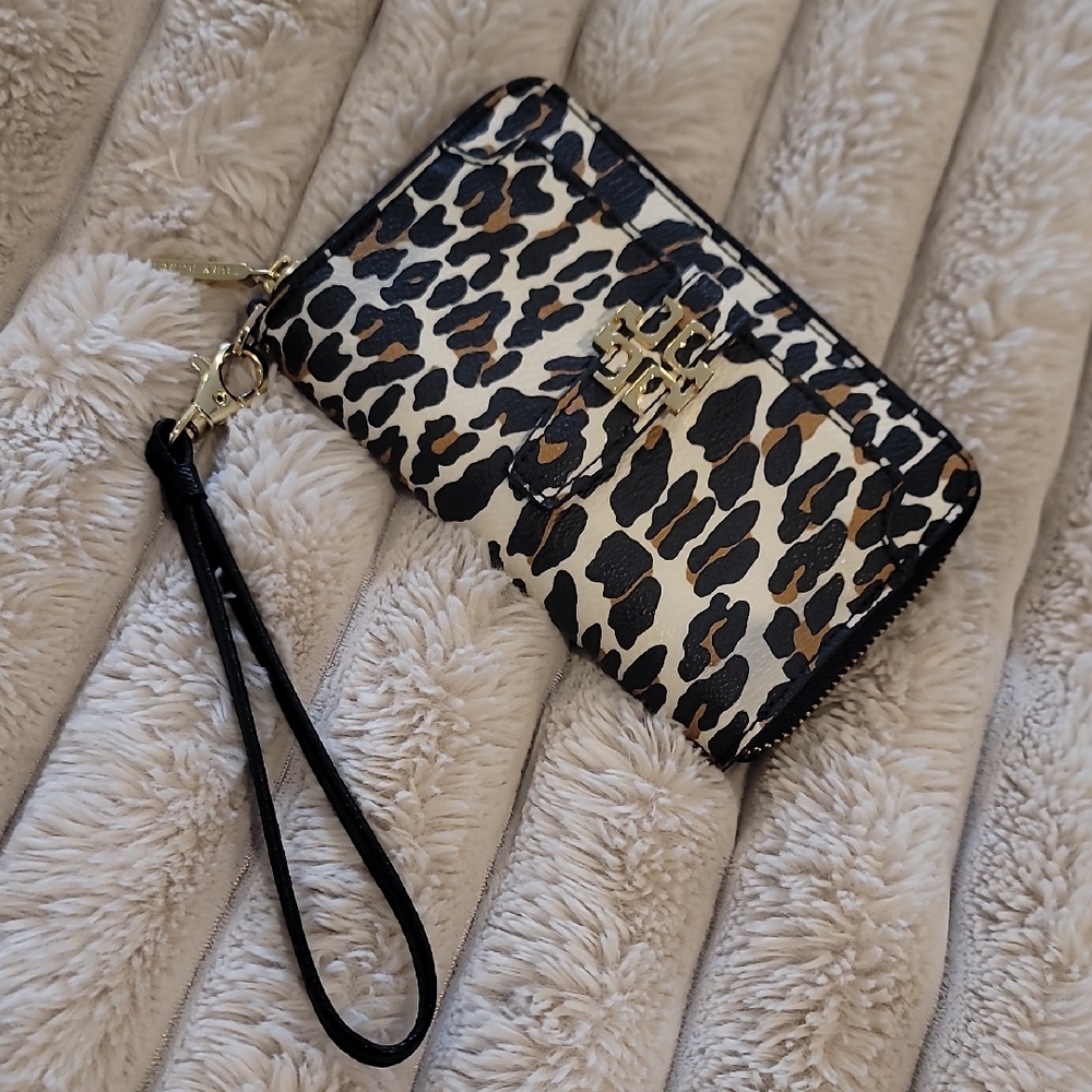 Beautiful TORY BURCH wallet
